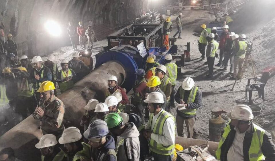 Uttarkashi Tunnel Rescue: सेना की मदद से रैट माइनर्स ने शुरू की खोदाई, चूहों की तरह सुरंग खोद मजदूरों को निकालेंगे बाहर