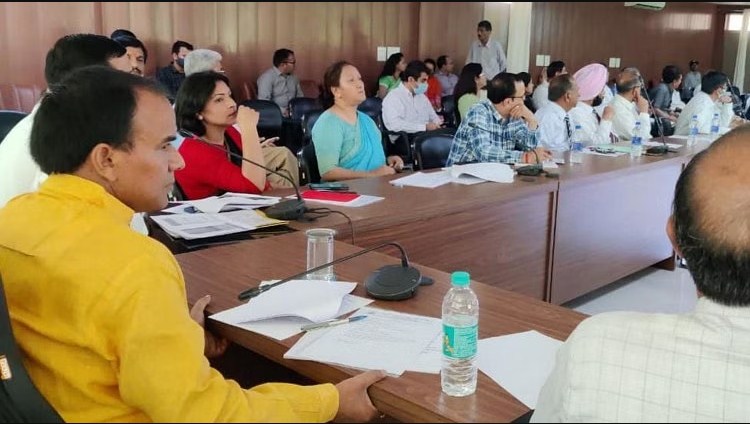 Uttarakhand: 186 Atal उत्कृष्ट विद्यालयों की बोर्ड मान्यता बदलने का फैसला स्थगित, शिक्षक नियुक्ति के लिए स्क्रीनिंग परीक्षा आयोजित।