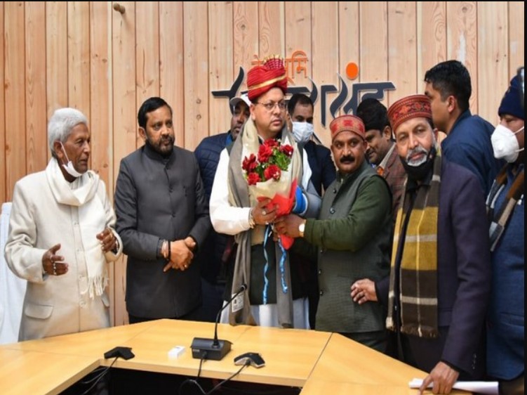 Uttarakhand: मुख्यमंत्री Dhami ने दायित्वधारियों को मिलेंगे 45000 प्रतिमाह मानदेय, किराए की टैक्सी के लिए 80 हजार