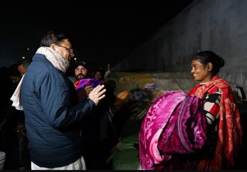 Uttarakhand के मुख्यमंत्री Dhami ने रात्रि आश्रय व्यवस्था में सुधार और निराश्रित लोगों को तीव्र शीत लहर से बचाने के लिए 1.35 करोड़ रुपये आवंटित किए।