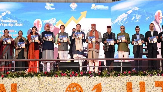 Uttarakhand: मुख्यमंत्री Pushkar Singh Dhami ने FRI पर 'मजबूत नेतृत्व समृद्ध Uttarakhand' बुकलेट का विमोचन किया,