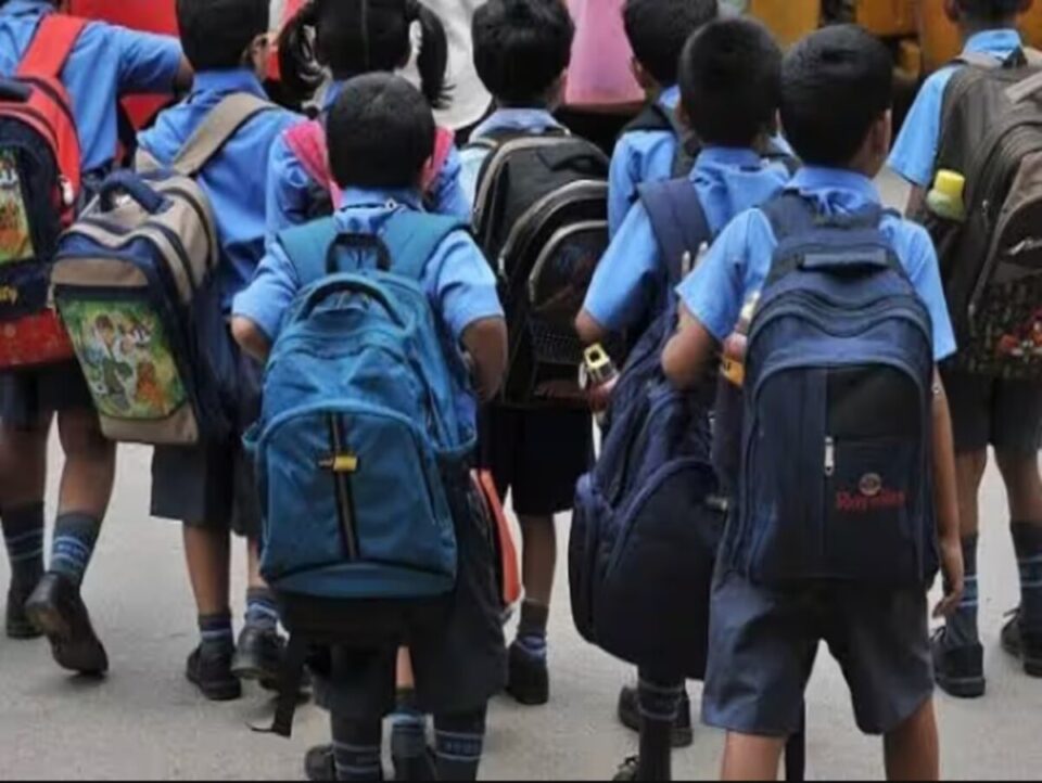 Bag Free Day: Uttarakhand में साल के इन 10 दिन बिना बस्ते के स्कूल जाएंगे बच्चे, 'बैग फ्री डे' पर कराई जाएंगी ये एक्टिविटी