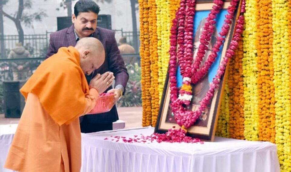 Lucknow: CM Yogi ने कहा- 'नेताजी सुभाष चंद्र बोस भारत के शौर्य व पराक्रम के प्रतीक हैं', और उनकी प्रतिमा पर माल्यार्पण