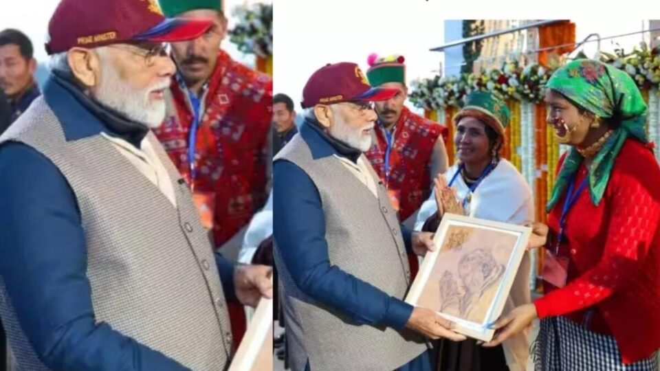 Bhojpatra की छाल पर बनाई PM Modi की तस्वीर, प्रधानमंत्री ने प्रफुल्लित होकर देखी और प्रशंसा की; प्राकृतिक रंग का किया इस्तेमाल