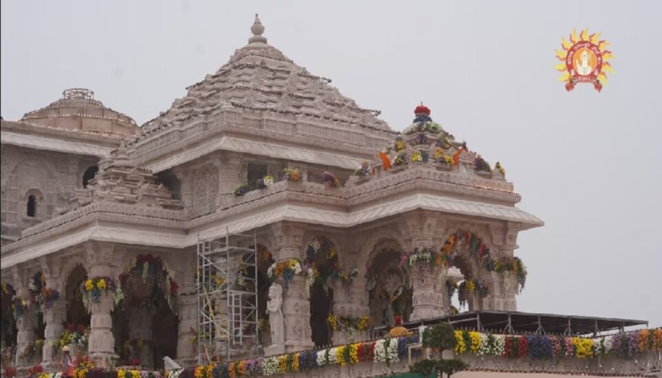 Ayodhya Ram Mandir के उद्घाटन में, अतिथियों के लिए चटपटे प्रसाद में Varanasi से लाए गए मटर बादाम के साथ, थेपला पराठा और मटर कचौड़ी सहित