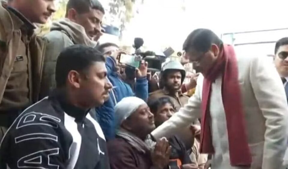 Haldwani हिंसा: CM Dhami ने हल्द्वानी पहुंचकर पीड़ितों से मिले, कहा- कोई बख्शा नहीं जाएगा