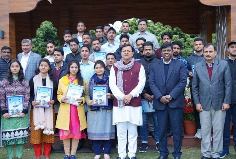 Uttarakhand: प्रदेश को मिले 35 सहायक समाज कल्याण अधिकारी और तीन छात्रावास अधीक्षक, CM ने दिए नियुक्तिपत्र