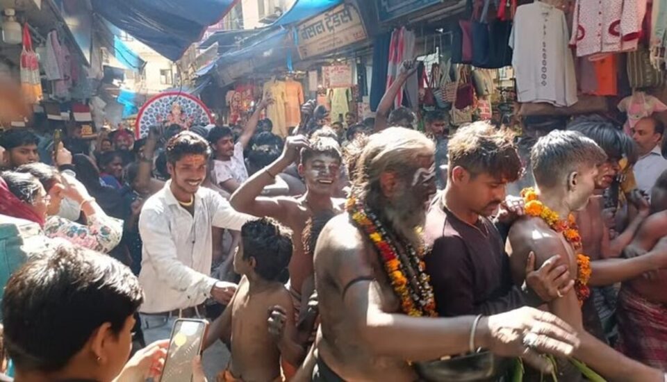 Maha Shivratri 2024: देवों की नगरी में निकली महादेव की बरात, DJ की धुन पर जमकर नाचे भक्त, तस्वीरें